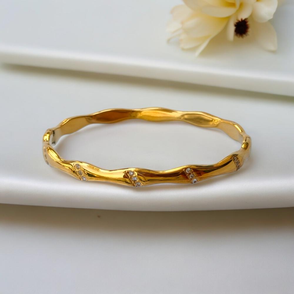 ladies gold bracelets